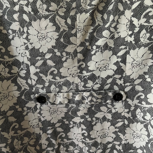 Women’s Blazer - Picture 4 of 4